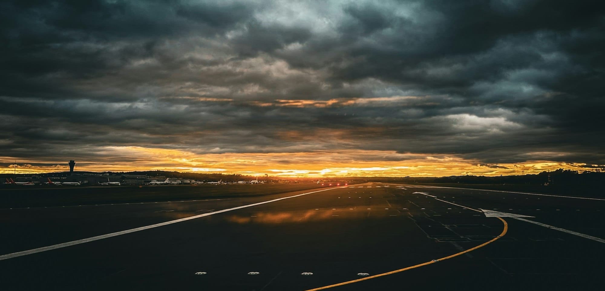 Takeoff Distance Estimator calculator interface showing runway and aircraft takeoff parameters
